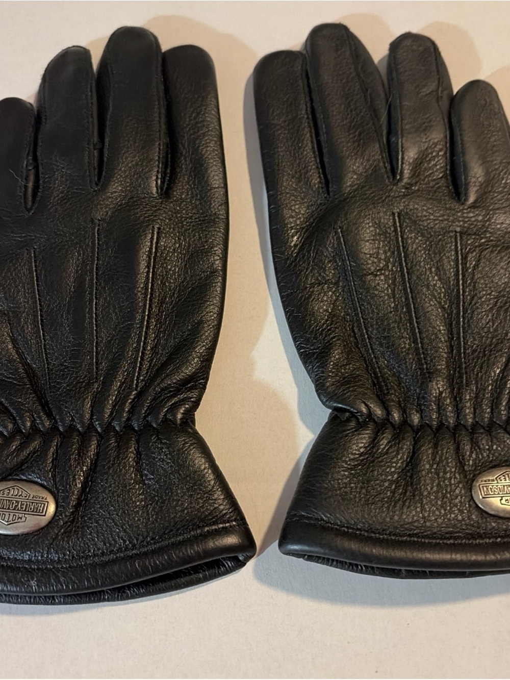 Harley-Davidson women’s size small Black Leather Riding Gloves HD emblem logo